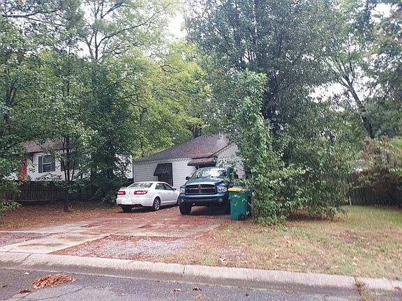 2nd image of 2221 S Fillmore St