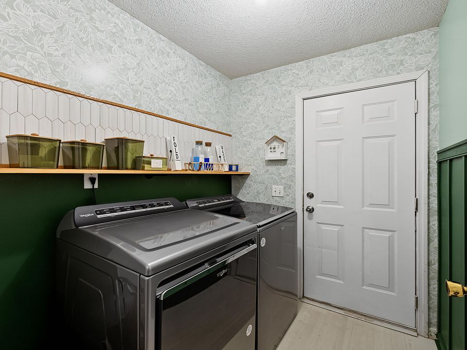1st image of 490 Jillian Dr