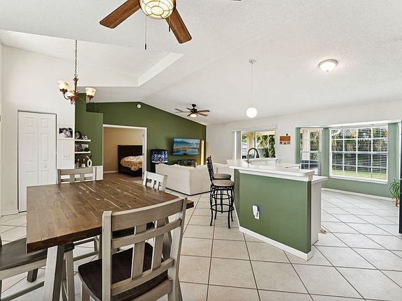 2nd image of 373 SW Majestic Terrace