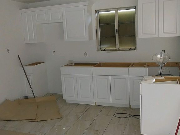 3rd image of 129 E King St