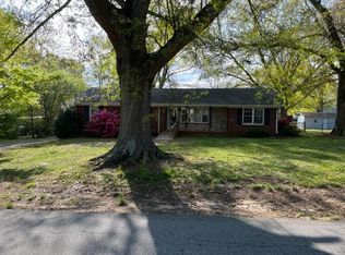 303 Maple Dr, Mauldin, SC 29662