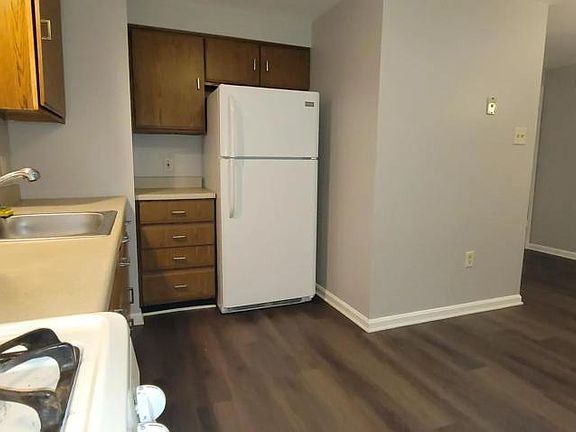 5th image of 203 Parma Ave