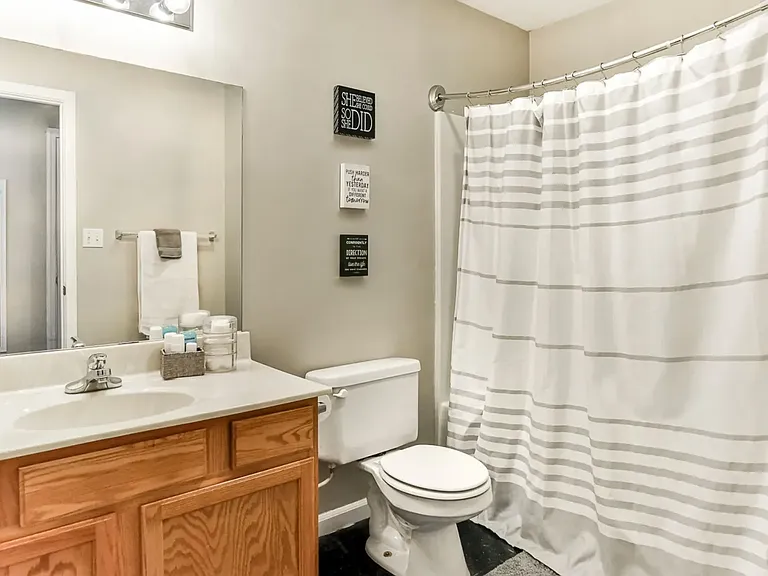 314 W Riley Dr #7G — Photo 9