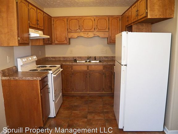 3rd image of 130 Helen Cir #A