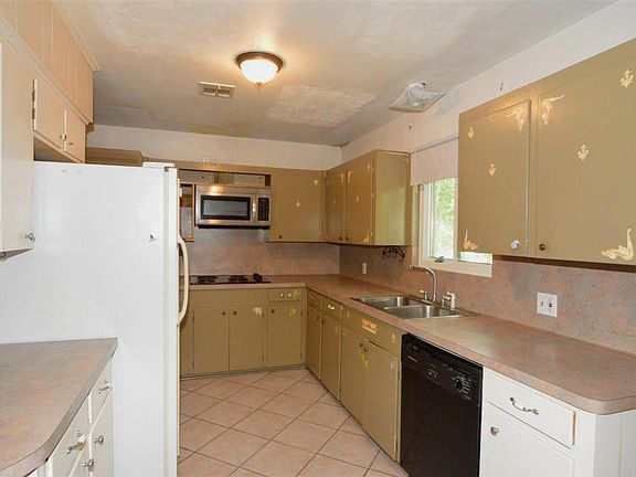 Large kitchen with plenty of counter space.