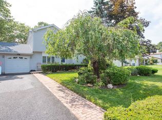 12 Gaton Ln, Coram, NY 11727