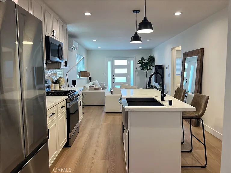 124 Lyndon St — Photo 3