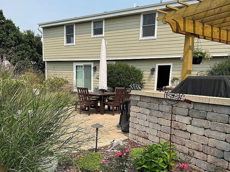W186S8605 Douglas Dr — Photo 16