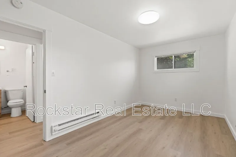 2 bed, 1.0 bath, $1,350 — Photo 3