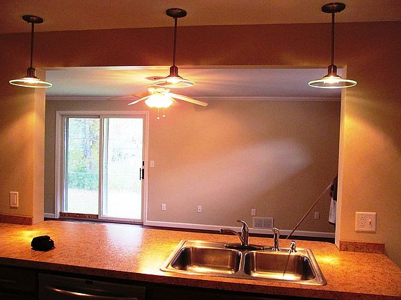 Pass-thru/breakfast bar