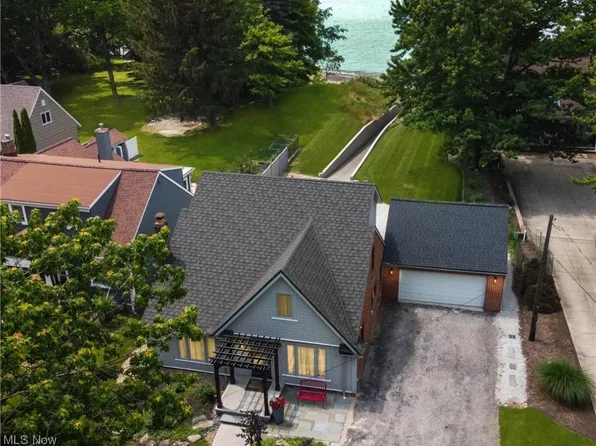 27 Minnewawa Rd, Timberlake, OH 44095