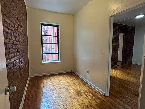 3rd image of 226 E 29th St APT 4C