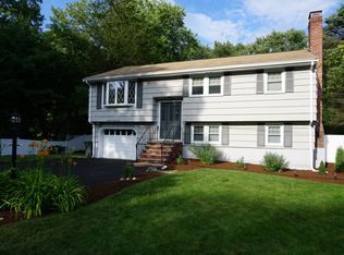 22 Waverly Rd, Woburn, MA 01801