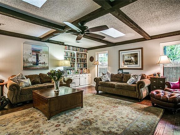 4th image of 2105 Woodside Dr
