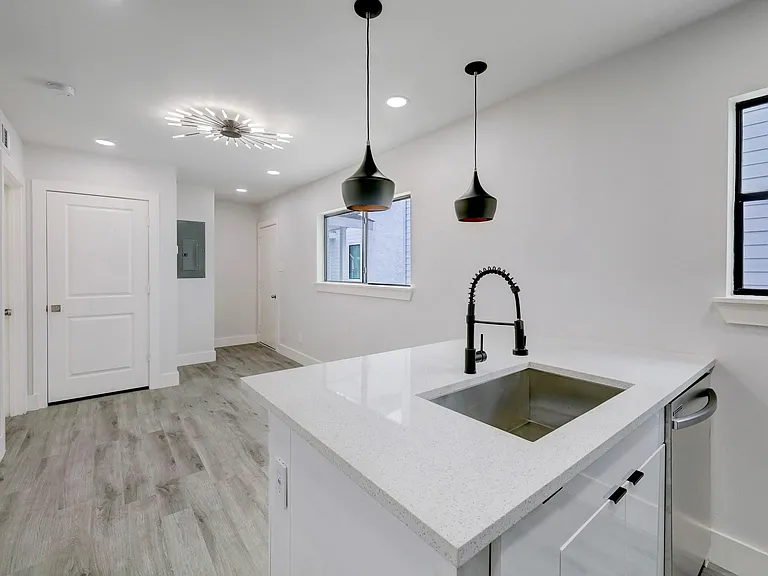 2403 Cleburne St #3 — Photo 12