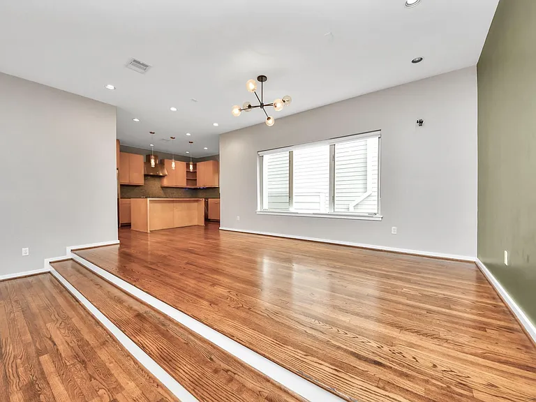 1823 Southmore Blvd — Photo 17