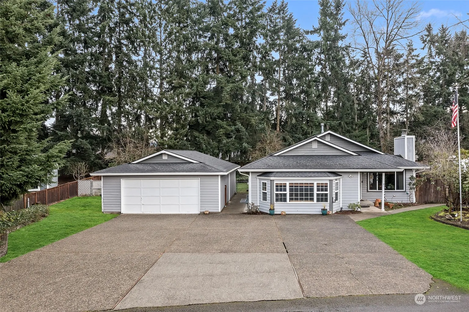 15819 93rd Avenue E photo 1