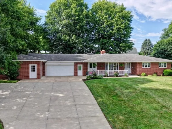 621 Hickory Dr SW, Sugarcreek, OH 44681