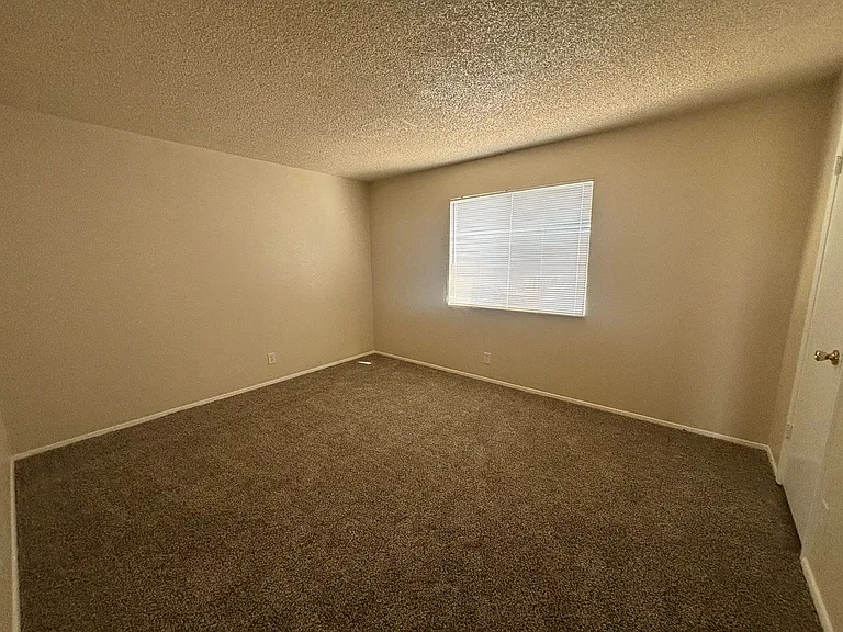 1008 Alvarado Dr SE — Photo 5