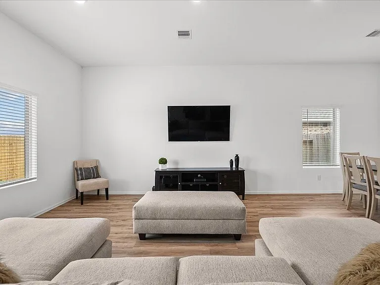 512 Maple Bend Ln — Photo 11