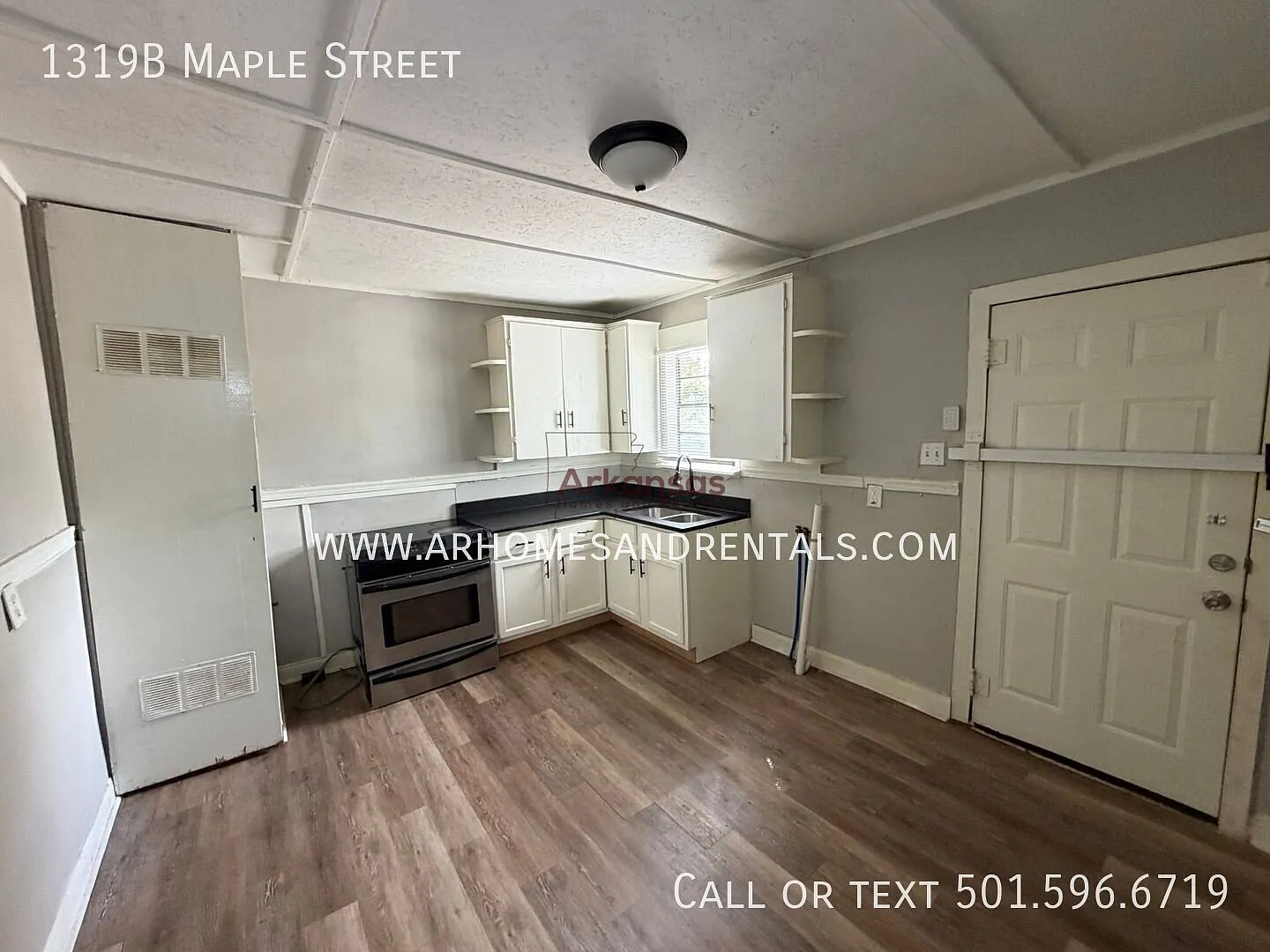1/2 Off First Month's Rent ~ 1319B Maple Street 2 Bedrooms | 1 Bathroom — Photo 4