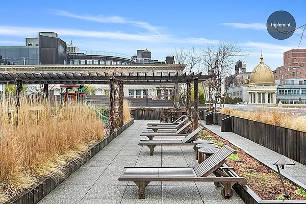 Sold by Triplemint | media 18