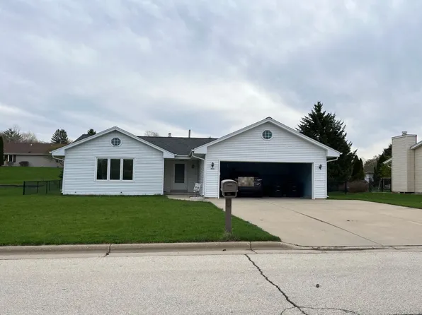 403 Brookstone Dr, Waterford, WI 53185