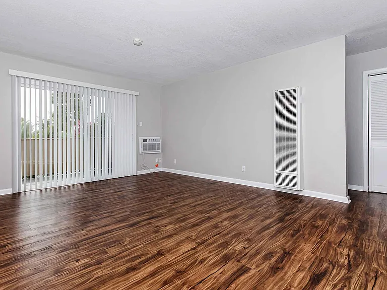 4401 Central Ave — Photo 107