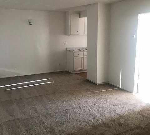 3rd image of 911 Ventura Ave APT 1