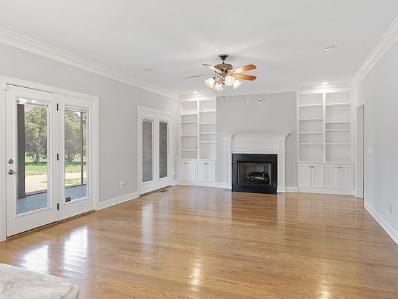 5th image of 122 Collinwood Dr