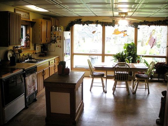 4th image of 158 Lookout Ave