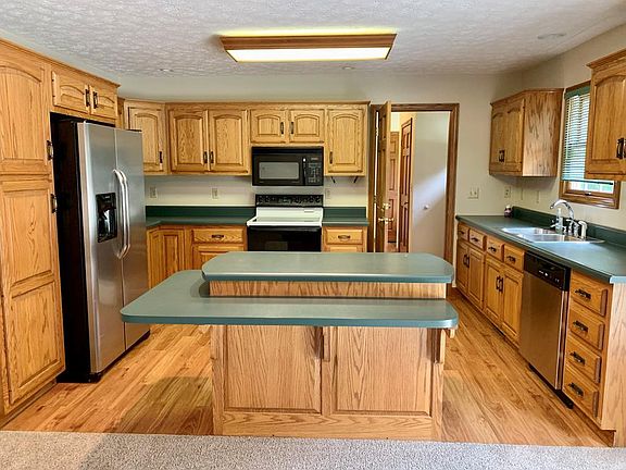 2nd image of 3178 Oak Dr