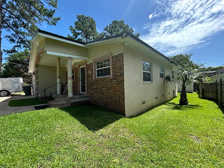 1103 Calloway St — Photo 2