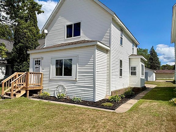 2nd image of 508 4th St NE