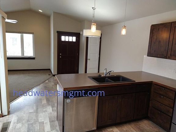 2nd image of 1024 Twin Lakes Ave