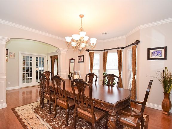 2nd image of 8400 Windsong Ln