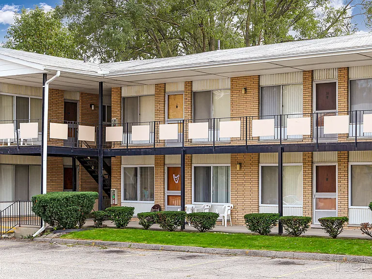 Rochester House Apartments — Photo 33