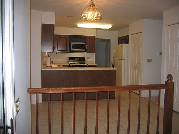 2nd image of 640 White Oak Ln