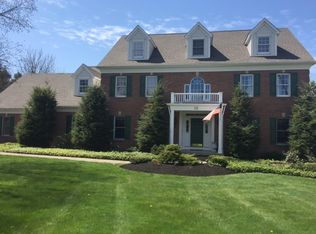 12 Lakeridge South Dr, Orchard Park, NY 14127