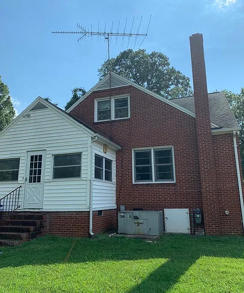 111 S Dogwood Ave — Photo 3