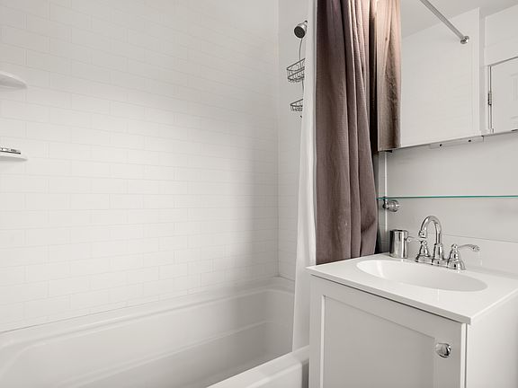 5th image of 124 Commonwealth Ave #4