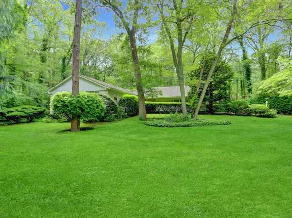 4 Gorham Lane, Dix Hills, NY 11746