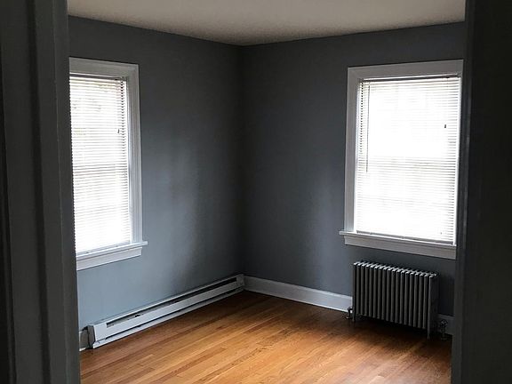 3rd image of 107 N Broadway Park APT 2