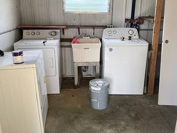 3rd image of 3908 Voorne St