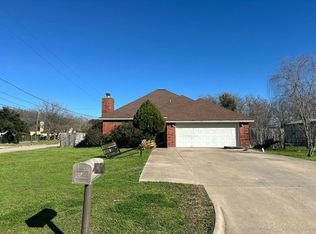 1301 Glenshire Ln, Navasota, TX 77868