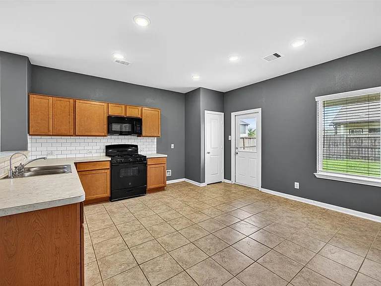 2429 Abbot Brook Dr — Photo 17