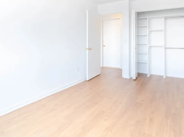 180 Riverside Boulevard image 60 of 71