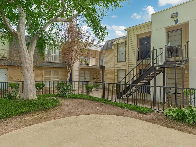 Galleria Flats Apartments — Photo 30