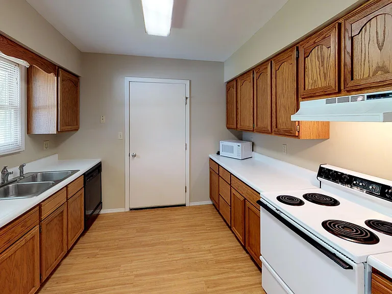 5391 Country Club Rd #B — Photo 6