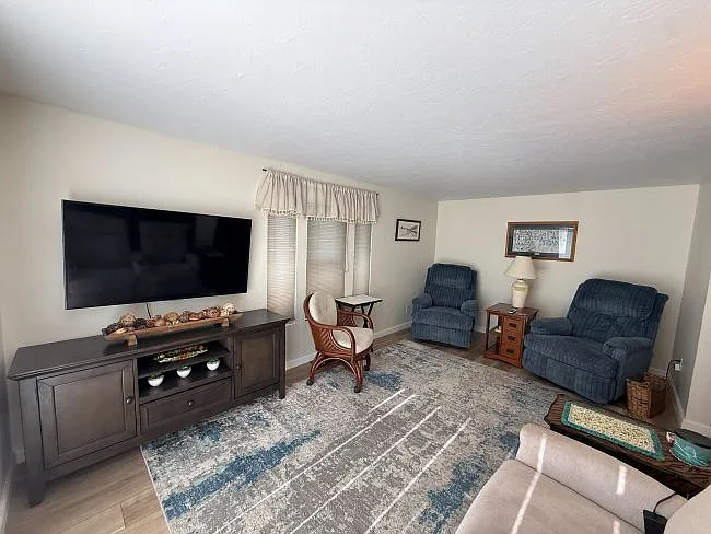 2 bed, 403 sqft, $1,400 — Photo 4